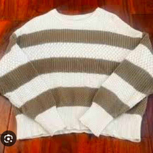 A New DAY White and  Army Green striped sweater, Size Small - Picture 3 of 7